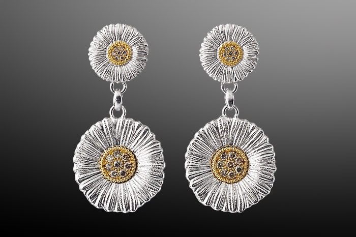 Buccellati Blossoms Collection Daisy pendant earrings Image