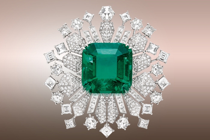 Emerald Star transformable brooch by Piaget Image