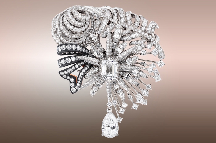 Protective brooch from Chanel's L'Esprit du Lion Collection Image