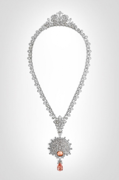 Les Mondes de Chaumet Promenades Impériales Transformable necklace set with a pear-shaped Padparadscha sapphire Image