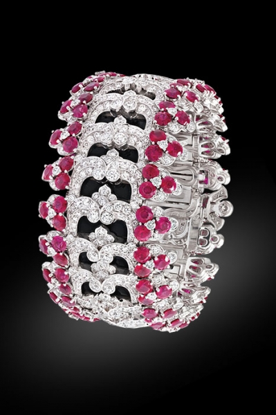 Van Cleef & Arpels Le Secret dentelle secrète bracelet in white gol Image