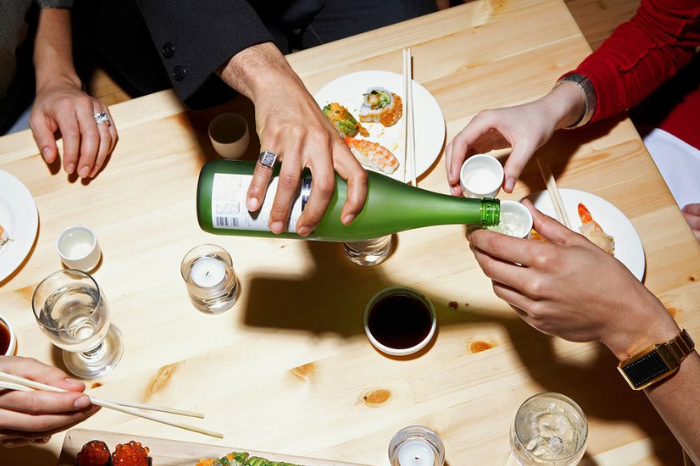 gafencu Kampai A comprehensive guide to sake-drinking etiquette drinking culture Image