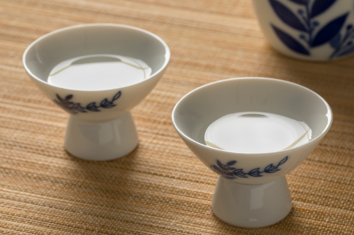 gafencu Kampai A comprehensive guide to sake-drinking etiquette drinking together Image