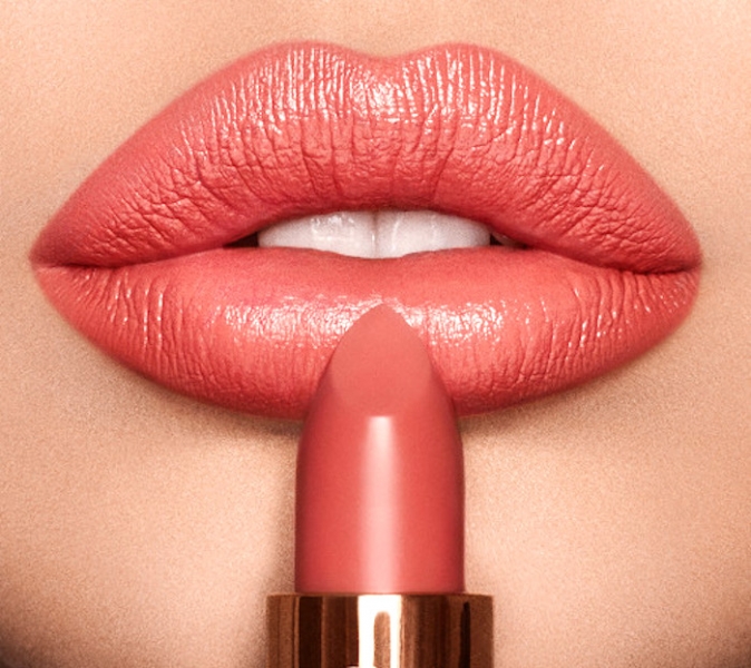 Charlotte-Tilbury-Lipstick-Coral-Summer-Colour-Gafencu Image