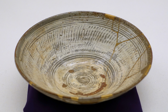 zen living design a peaceful home gafencu magazine kintsugi bowl Image