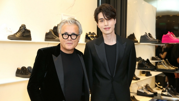 Giuseppe Zanotti’s new concept boutique celebrated by famous fans