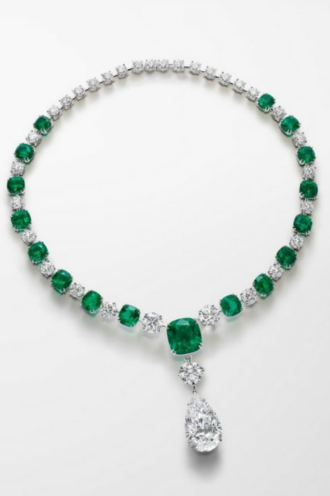 A highlight of the Chopard Red Carpet Collection is this elegant diamond-emerald necklace