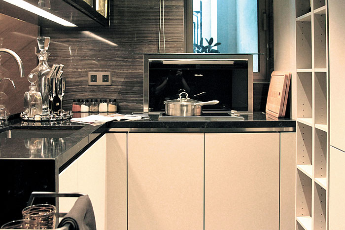 Elegantly appointed kitchen in Zhuhai apartment