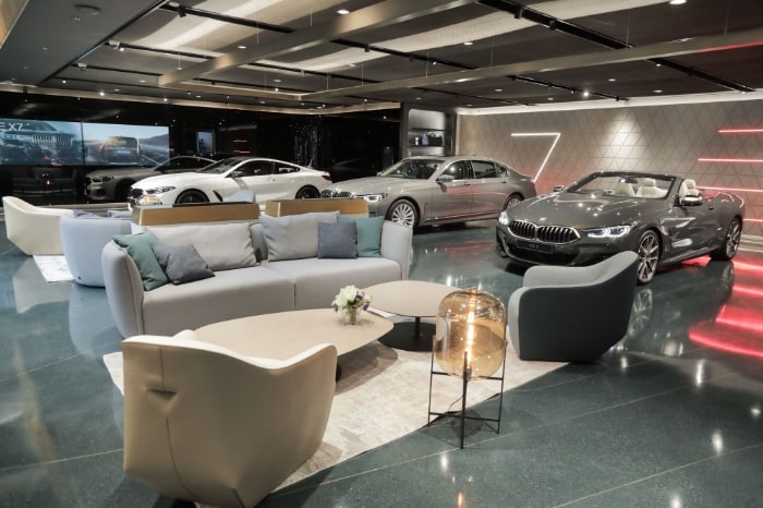 BMW Luxury Class Showroom 2