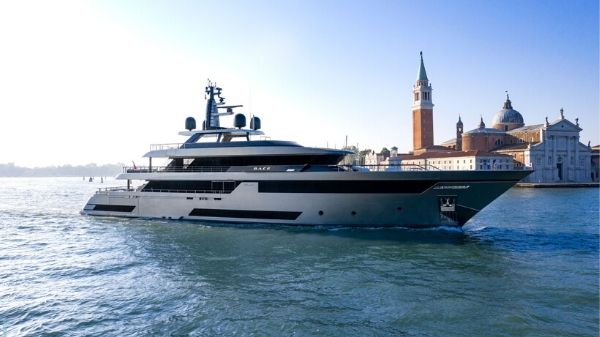 Riva 50M: Luxurious new “Race” superyacht unveiled in Ancona