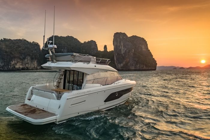 Prestige 420 in Koh Hong at sunset