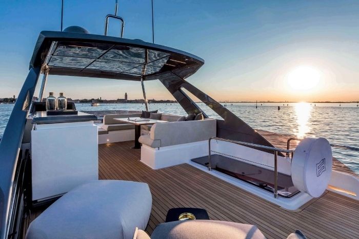 Ferretti Yachts 670 Flybridge