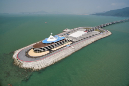 City of the Sea Hong Kong's Changing Coastline gafencu_check lap kok zhunghai bridge china before