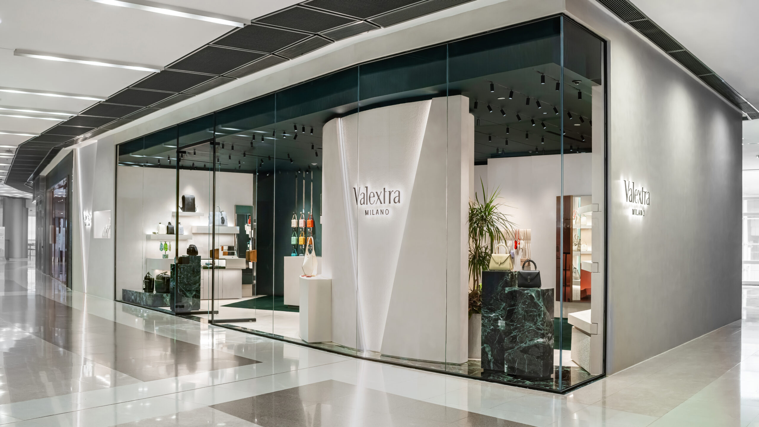 Valextra – handbags of timeless beauty